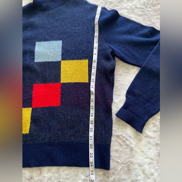 Womans Vintage Long Sleeve Turtleneck. Size Medium. Made in Italy,100% Acrylic - Picture 7 of 8